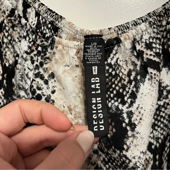 Design Lab | Off Shoulder Snake Print Blouse - Picture 11 of 12